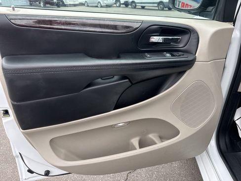 Used 2016 Dodge Grand Caravan SE w/ Quick Order Package 29E SE FWD image 7