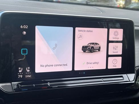 New 2026 Volkswagen Atlas Cross Sport SE FWD image 17
