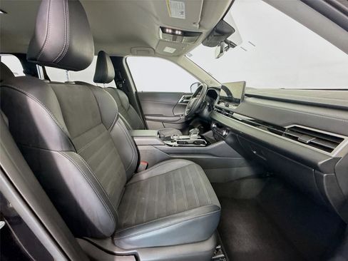 Used 2025 Mitsubishi Outlander SE image 21