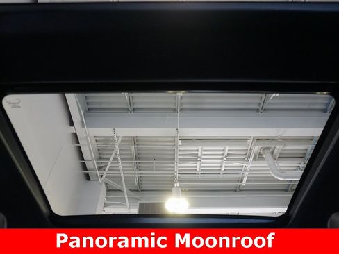 Used 2025 Toyota Camry XSE image 9