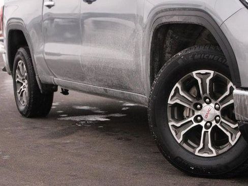 Used 2025 GMC Sierra 1500 SLT image 3
