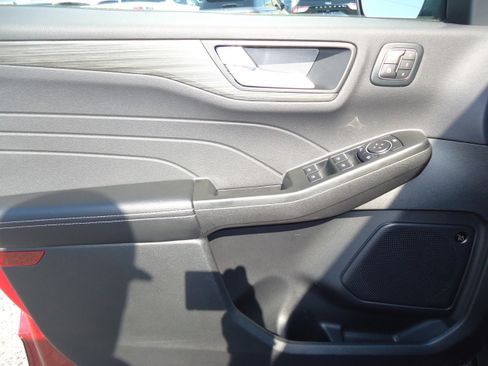 Used 2025 Ford Escape Platinum w/ Premium Technology Package AWD/4WD image 24