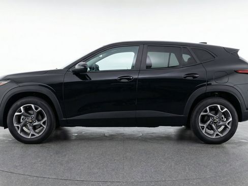 Used 2025 Chevrolet Trax LT image 5