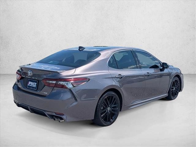 Used 2022 Toyota Camry XSE FWD image 5