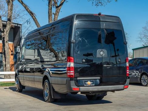 Used 2016 Mercedes-Benz Sprinter 3500 image 4