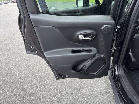 Used 2022 Jeep Renegade Altitude w/ Sun/Sound Group AWD/4WD image 15