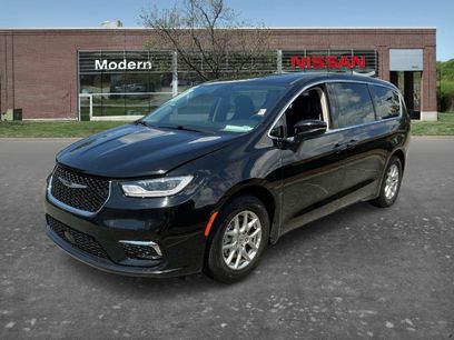 Used 2024 Chrysler Pacifica Touring-L