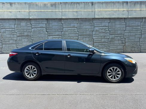 Used 2017 Toyota Camry LE FWD image 6