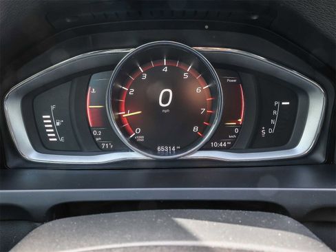 Used 2018 Volvo V60 T5 Cross Country image 26