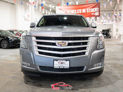 Used 2018 Cadillac Escalade ESV Premium Luxury image 2