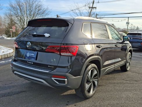 Certified 2024 Volkswagen Taos SE image 6