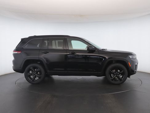 New 2026 Jeep Grand Cherokee Limited w/ Limited Altitude Package image 20