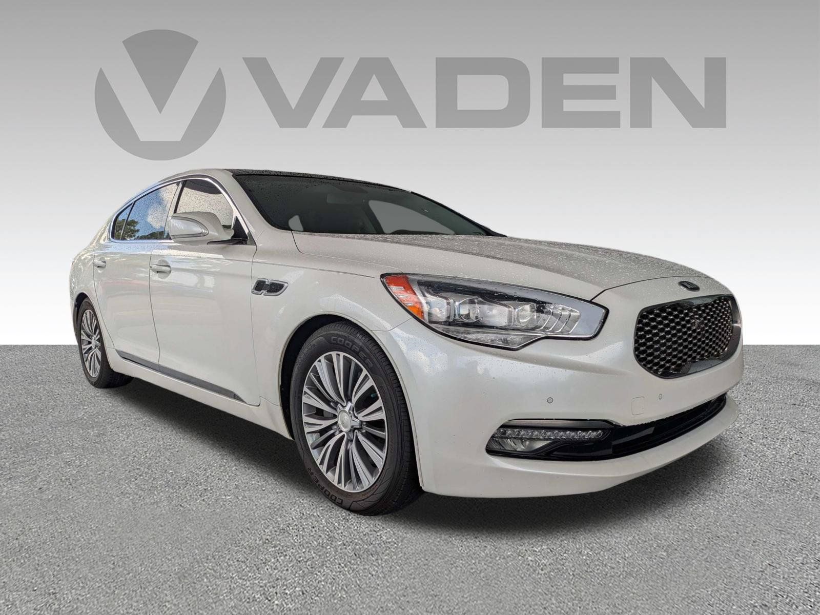 Used 2017 Kia K900 Premium RWD image 3