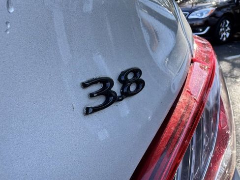 Used 2013 Hyundai Genesis 3.8 image 9