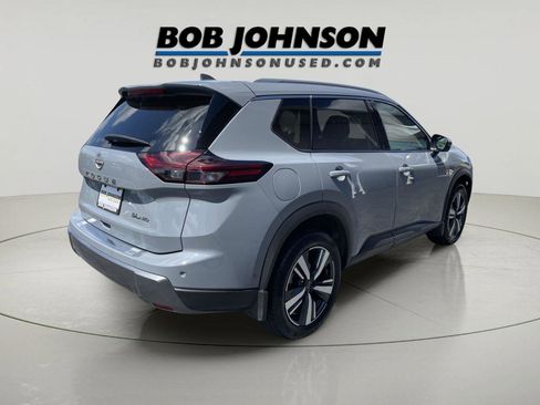 Used 2024 Nissan Rogue SL AWD/4WD image 3