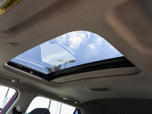 Used 2023 Hyundai Venue SEL FWD image 31