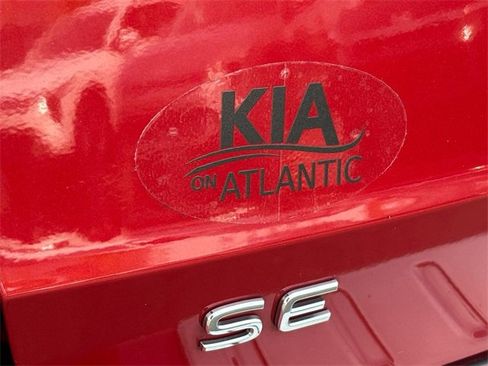 Used 2022 Volkswagen Taos SE image 13