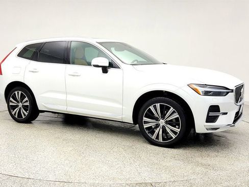 Used 2022 Volvo XC60 B5 Inscription w/ Climate Package image 3