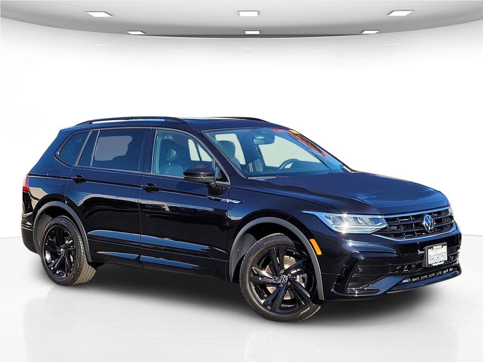 Certified 2023 Volkswagen Tiguan SE R-Line FWD image 4