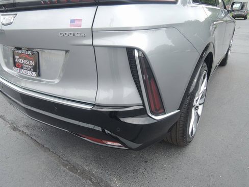 Used 2024 Cadillac Lyriq Luxury w/ LPO, Floor Liner Package image 40