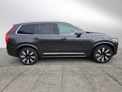 Used 2023 Volvo XC90 T8 Ultimate w/ Lounge Package image 2