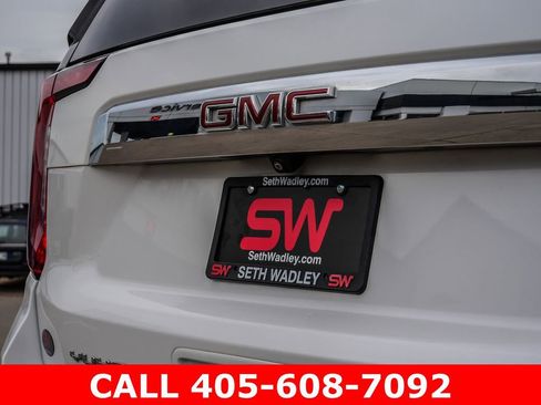 Used 2023 GMC Yukon SLT AWD/4WD image 10