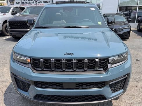 New 2026 Jeep Grand Cherokee Limited w/ Limited Altitude Package AWD/4WD image 2