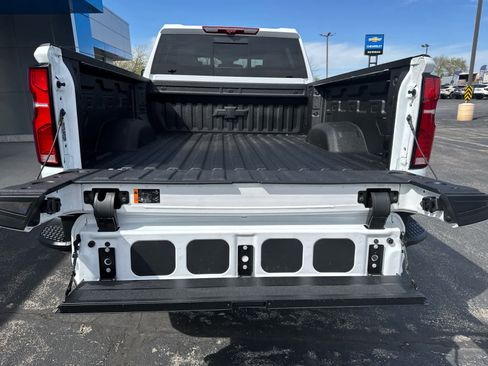 Used 2026 Chevrolet Silverado 2500 ZR2 AWD/4WD image 14