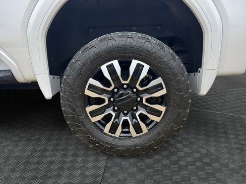 Used 2025 GMC Sierra 2500 Denali Ultimate AWD/4WD image 17