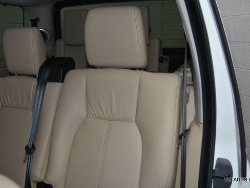 Used 2016 Land Rover LR4 HSE LUX AWD/4WD image 24