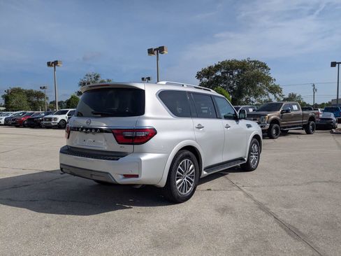 Used 2024 Nissan Armada SL w/ Captain's Chairs Package RWD image 3
