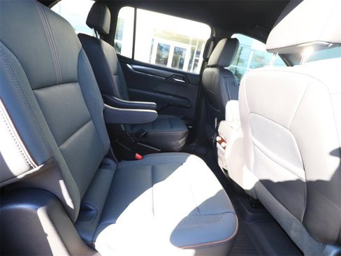 Used 2024 GMC Acadia AT4 w/ Luxury Package image 22