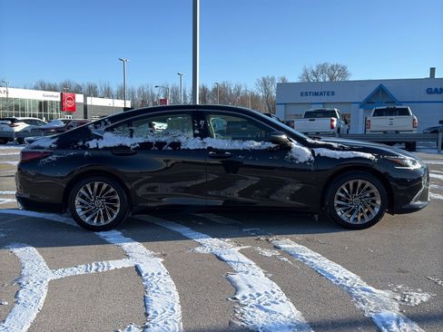 Used 2024 Lexus ES 350 Ultra Luxury w/ Accessory Package (Z1) image 4