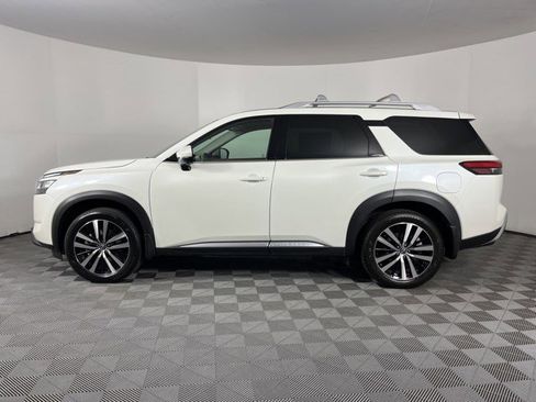 Used 2024 Nissan Pathfinder Platinum w/ Cargo Package FWD image 4