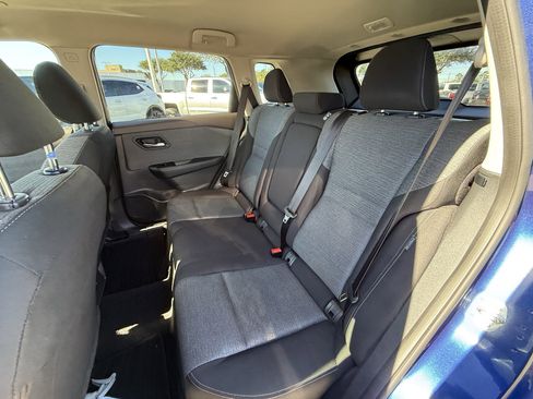 Used 2023 Nissan Rogue SV image 29