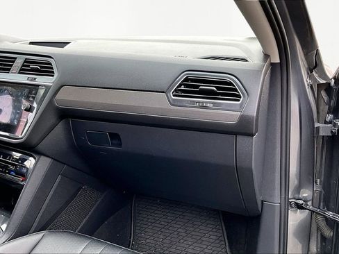 Used 2022 Volkswagen Tiguan SE image 18