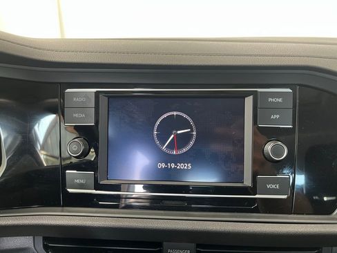 Certified 2022 Volkswagen Jetta SE image 17