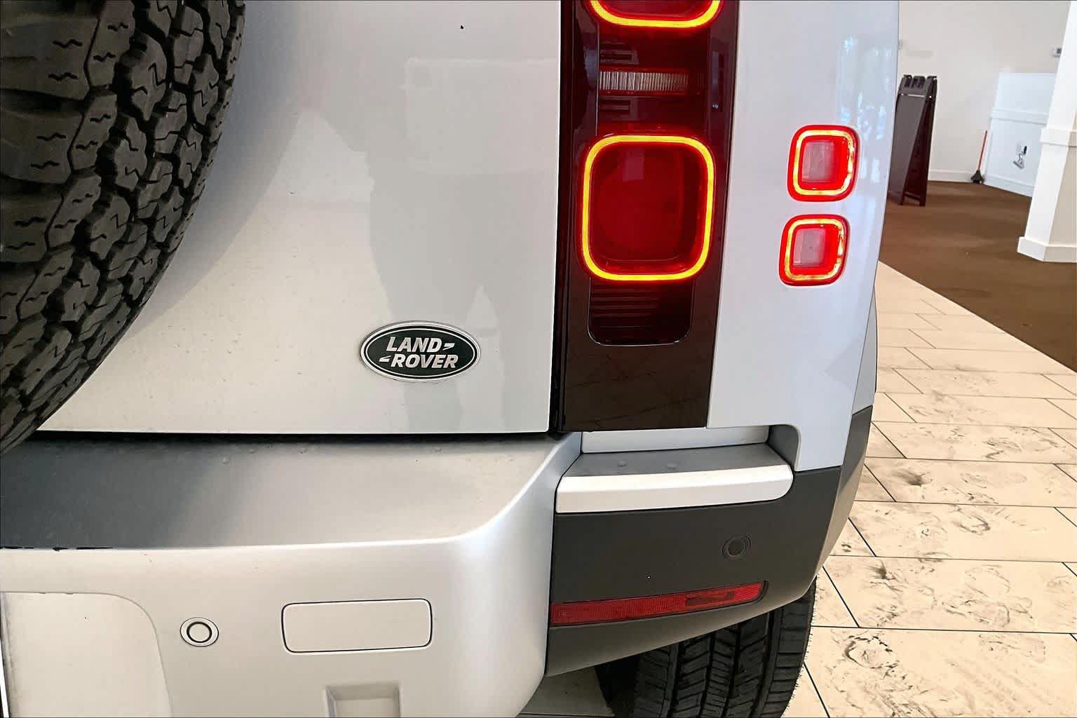 Used 2022 Land Rover Defender 110 AWD/4WD image 9