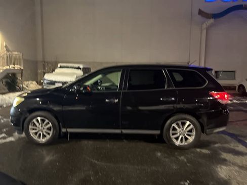 Used 2014 Nissan Pathfinder S image 2