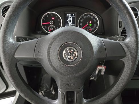 Used 2017 Volkswagen Tiguan S image 28