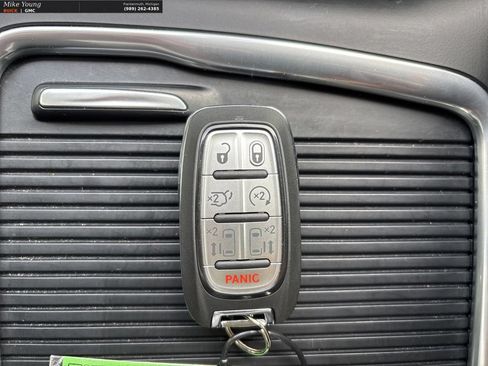 Used 2023 Chrysler Pacifica Touring-L FWD image 40