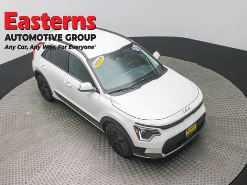 Used 2023 Kia Niro Wind w/ Wind Preserve Package image 3