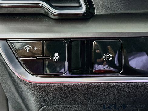 Certified 2025 Kia Sportage EX FWD image 10