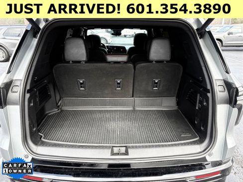 Used 2024 Chevrolet Traverse RS image 12