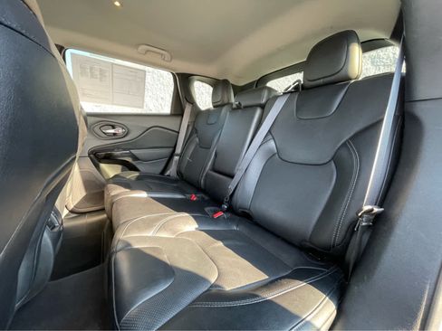 Used 2023 Jeep Cherokee Altitude Lux image 23