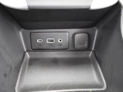 Used 2024 GMC Terrain SLE image 25