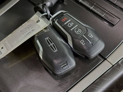Used 2017 Lincoln MKX Reserve w/ Driver Assistance Package FWD image 22