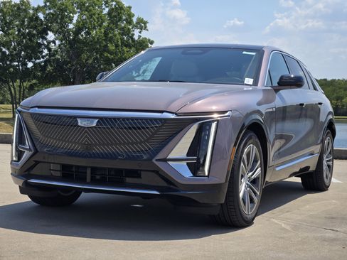 New 2025 Cadillac Lyriq Luxury image 2
