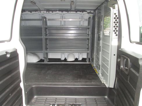 Used 2016 Chevrolet Express 2500 RWD image 25