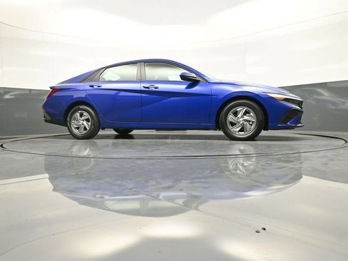 Certified 2025 Hyundai Elantra SE FWD image 27